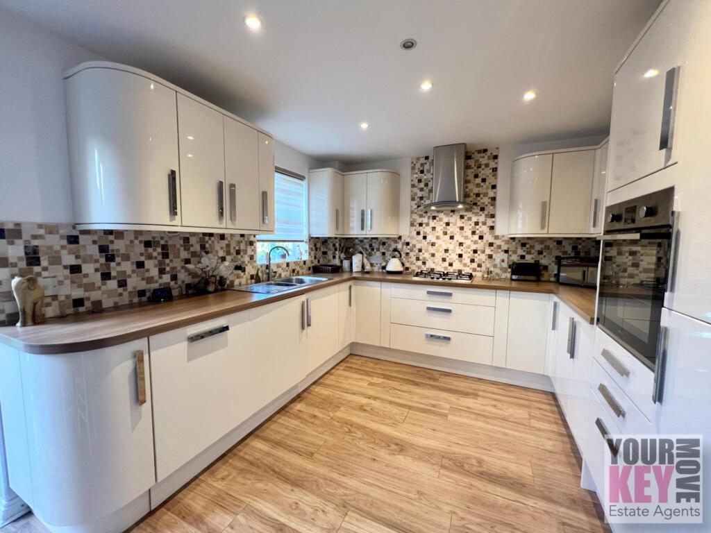 Proctor Walk, Hawkinge, Folkestone... 3 bed semidetached house £400,000