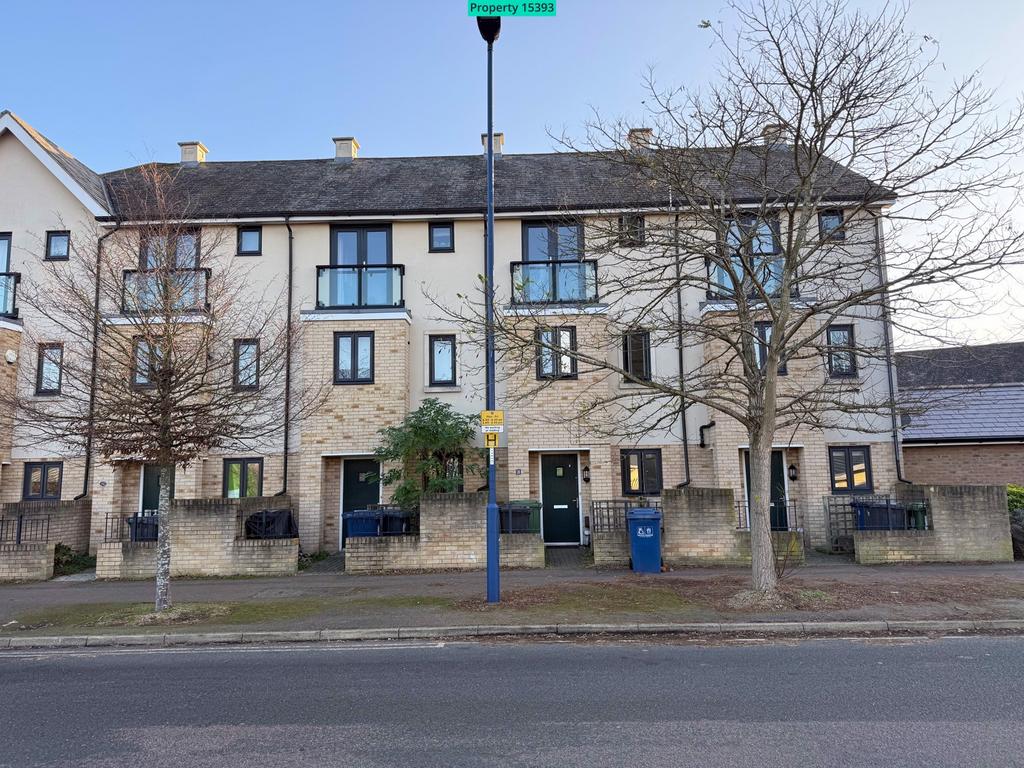 RING FORT ROAD, CAMBRIDGE, CB4 2GW 5 bed townhouse - £2,250 pcm (£519 pw)