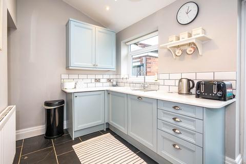 3 bedroom semi-detached house for sale - Shawe Road, Urmston, Manchester, M41