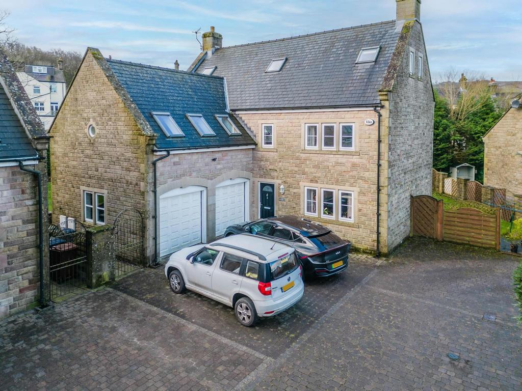 Burbage Way, Buxton, SK17 5 bed detached house for sale £660,000