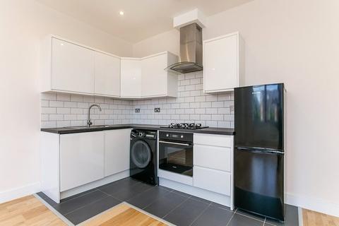 2 bedroom apartment for sale - Consort Way, HORLEY, Surrey, RH6