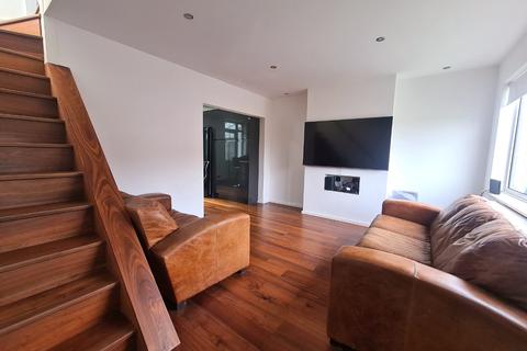 1 Sunningdale, Luton, LU2 7TF