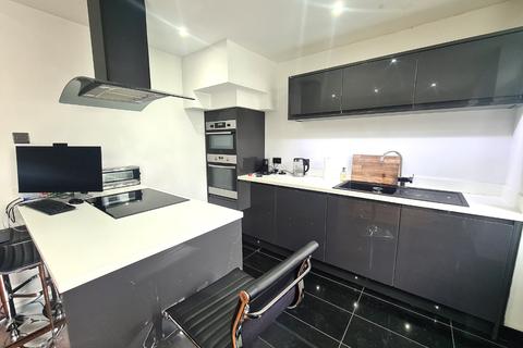 1 Sunningdale, Luton, LU2 7TF