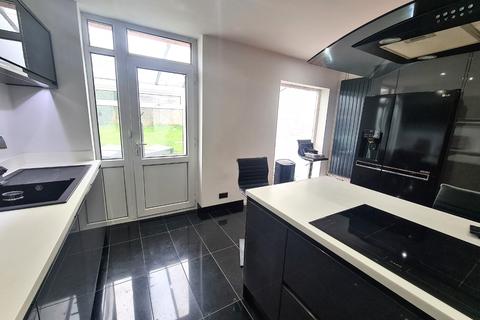 1 Sunningdale, Luton, LU2 7TF