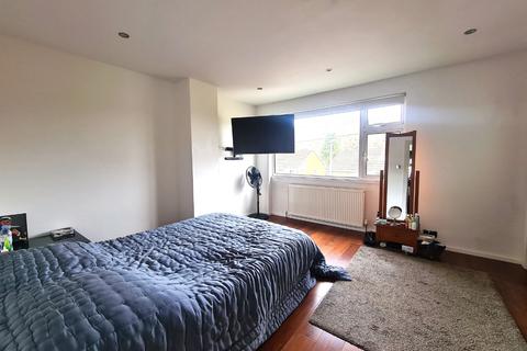 1 Sunningdale, Luton, LU2 7TF