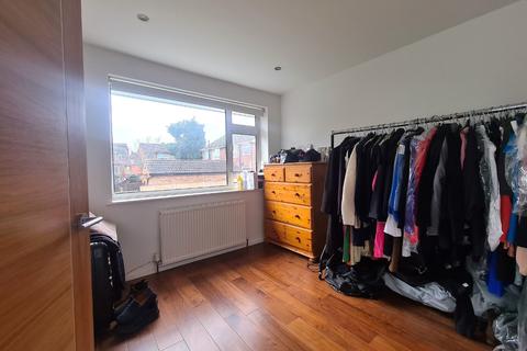 1 Sunningdale, Luton, LU2 7TF