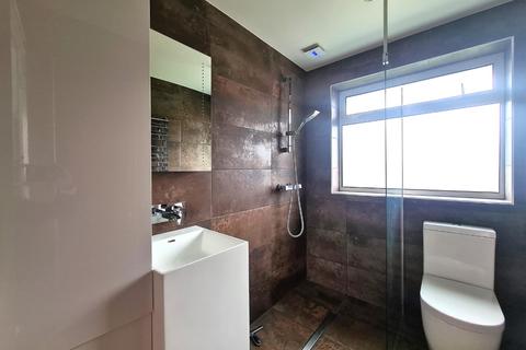 1 Sunningdale, Luton, LU2 7TF