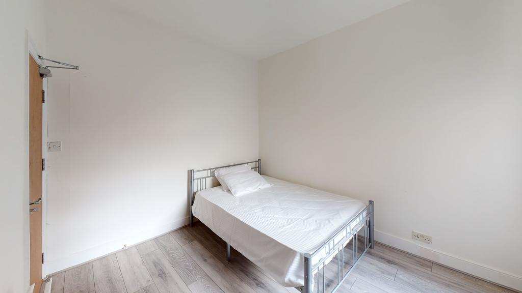 Roseberry Gardens 1 bed in a house share £600 pcm (£138 pw)