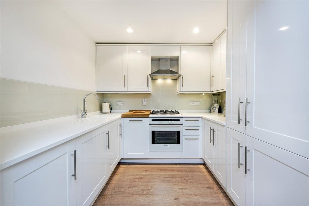 Apartment in Surrey - View 3
