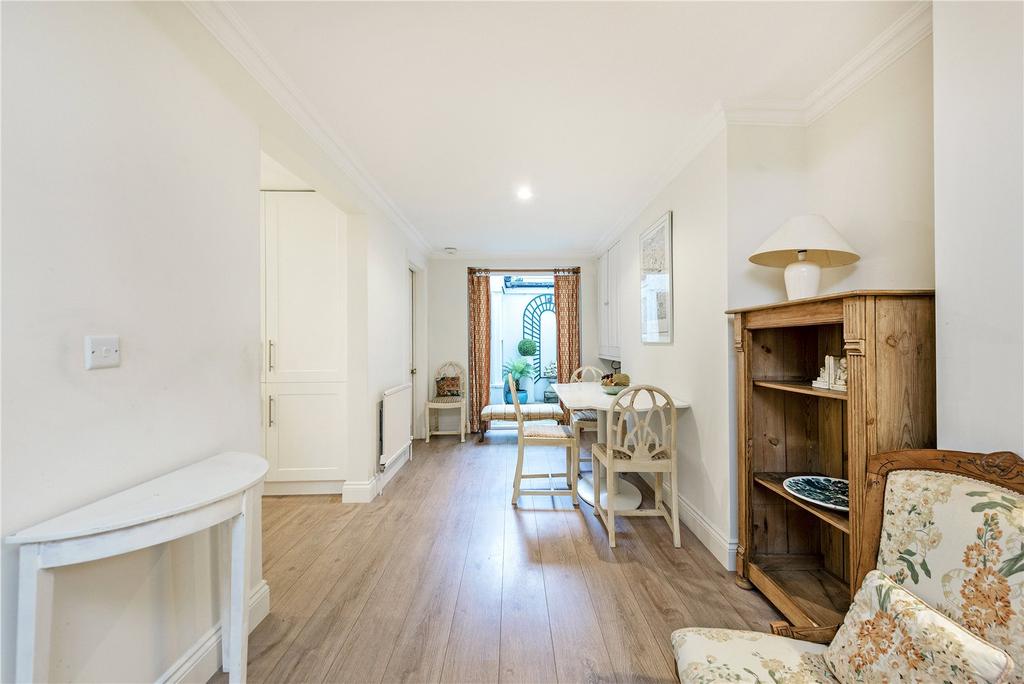 Apartment in Surrey - More