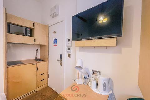 Studio to rent, Philbeach Gardens, London  SW5