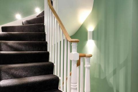 Studio to rent, Philbeach Gardens, London  SW5