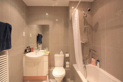 1 bedroom flat for sale, Solomons Court, High Road, North Finchley, N12