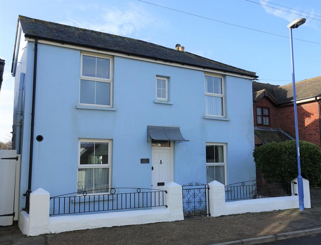 East Street, Selsey 3 bed detached house £480,000