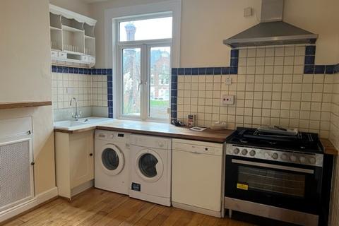 2 bedroom maisonette to rent, Magdalen Road, Exeter