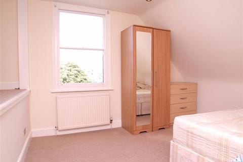 2 bedroom flat to rent, Yerbury Road, London