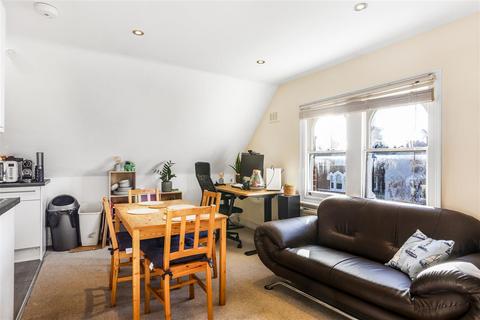 2 bedroom flat to rent, Yerbury Road, London