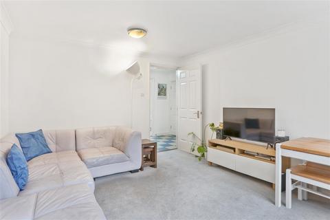 104 Goddard Place, London, N19 5GT