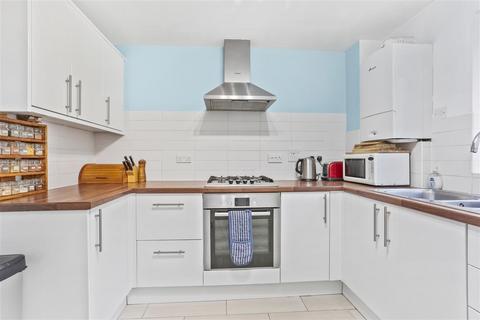 104 Goddard Place, London, N19 5GT