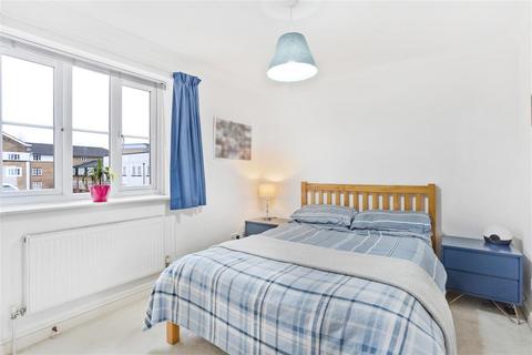 104 Goddard Place, London, N19 5GT
