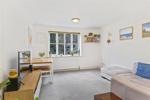 104 Goddard Place, London, N19 5GT