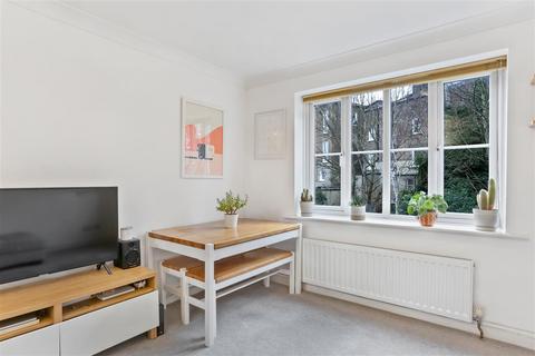 104 Goddard Place, London, N19 5GT
