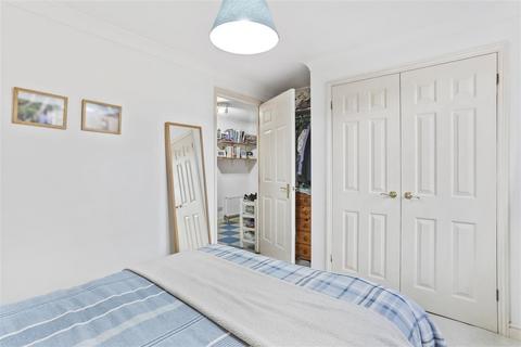 104 Goddard Place, London, N19 5GT