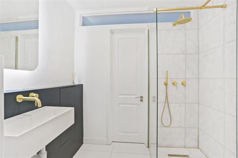 12 Trecastle Way, London, N7 0EL