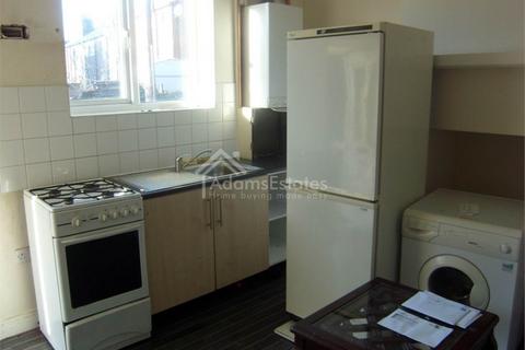 2 bedroom terraced house to rent, Calder Road, Dewsbury