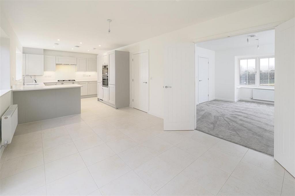 Seladine Gardens, Forstal Mead, Coxheath 5 bed detached house £599,950