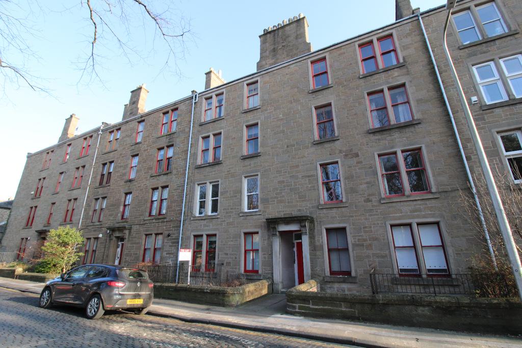 Roseangle, West End, Dundee, DD1 3 bed flat £950 pcm (£219 pw)