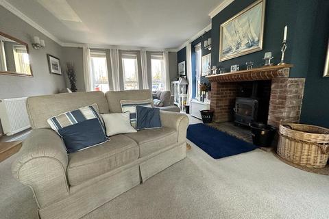 4 bedroom detached house for sale - West Road, Milford on Sea, Lymington, Hampshire, SO41