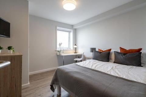 6 bedroom flat to rent - Falconar Street