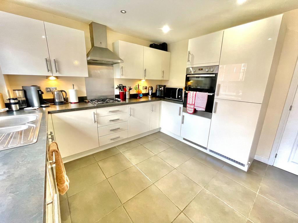 Amelia Crescent, Coventry, CV3 4 bed detached house £375,000