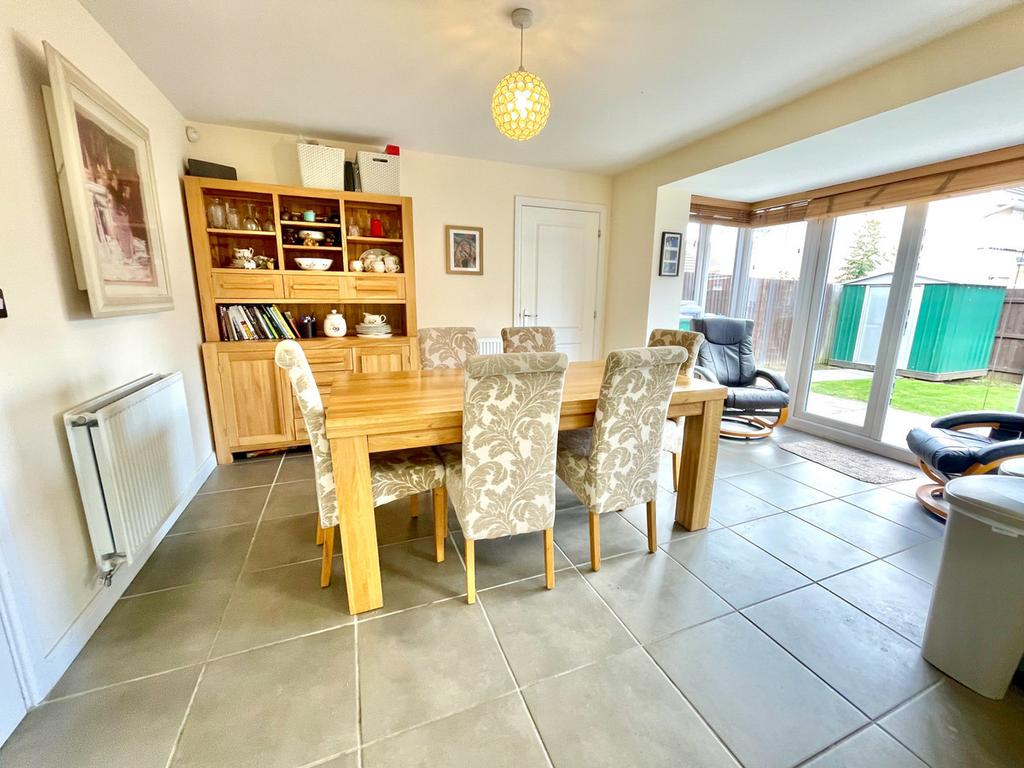 Amelia Crescent, Coventry, CV3 4 bed detached house £375,000