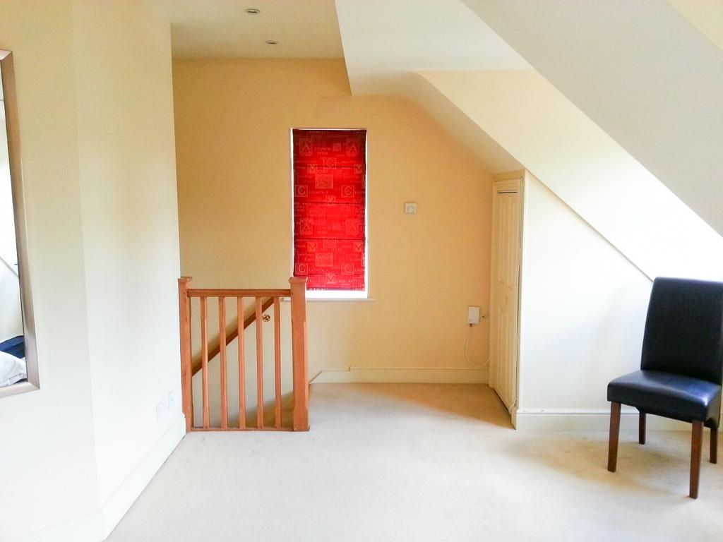 Wescott Road, Wokingham RG40 2 bed £1,475 pcm (£340 pw)