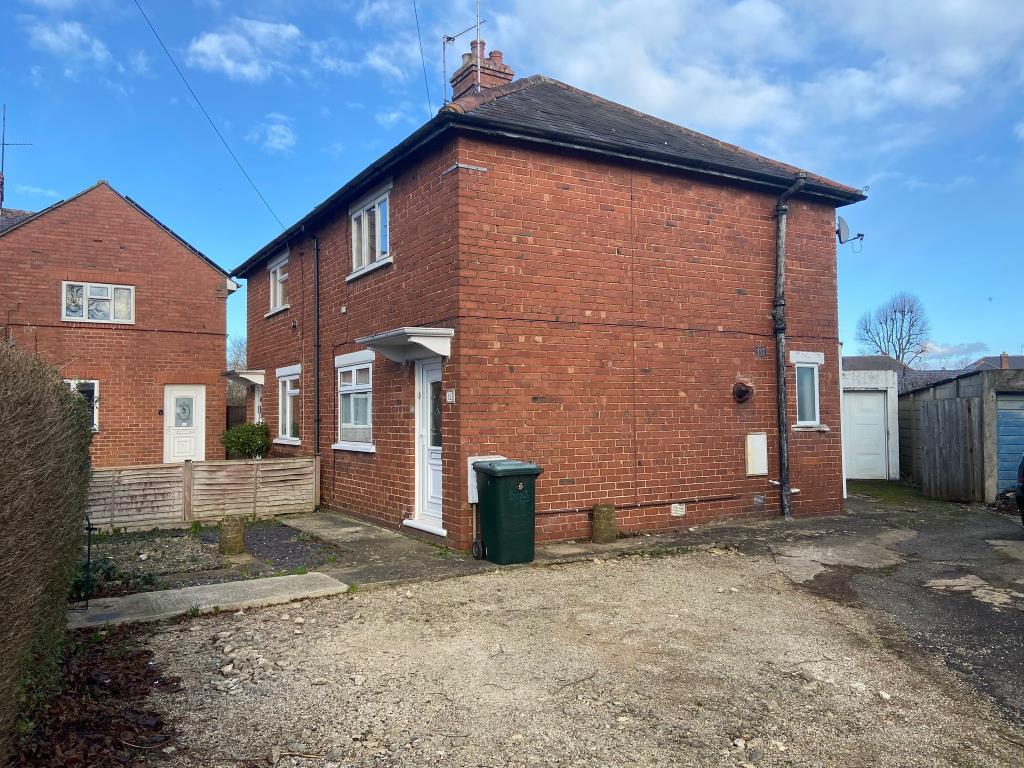 Banbury, Oxfordshire, OX16 2 bed semidetached house for sale £250,000