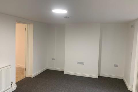 Studio to rent, Basement Flat, 39 Beaconsfield Ave