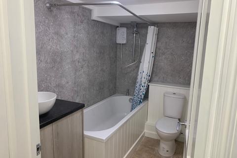 Studio to rent, Basement Flat, 39 Beaconsfield Ave