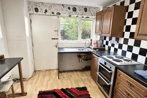 7 Warnford Grove, Bradford, BD4 9EN