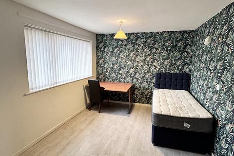 7 Warnford Grove, Bradford, BD4 9EN