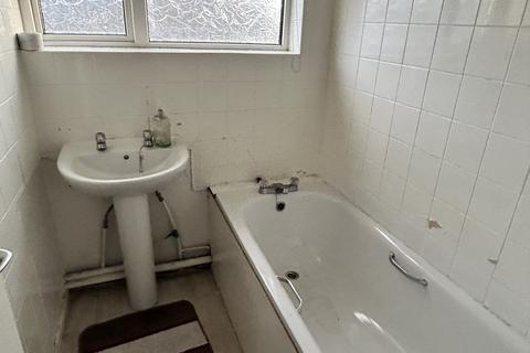 7 Warnford Grove, Bradford, BD4 9EN