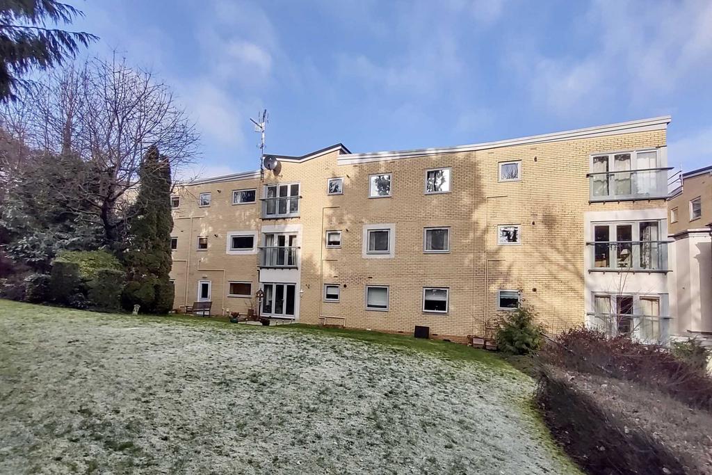 Gadebury Heights, Hemel Hempstead 2 bed apartment £250,000
