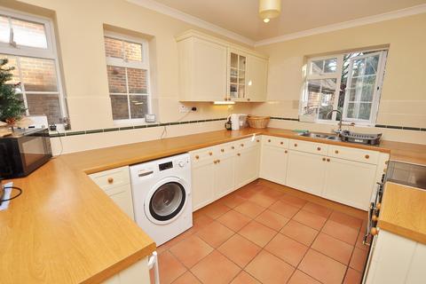 4 bedroom semi-detached house to rent, Ashenden Road, Guildford, Surrey, GU2