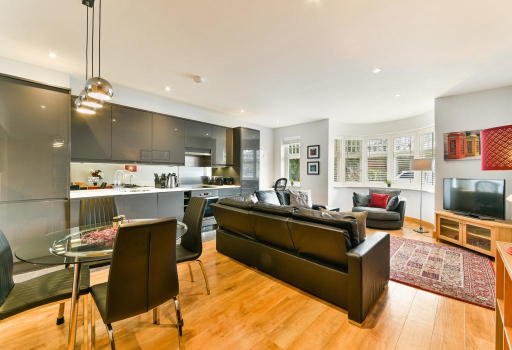 2 Bed Flat Living Room/Kitchen