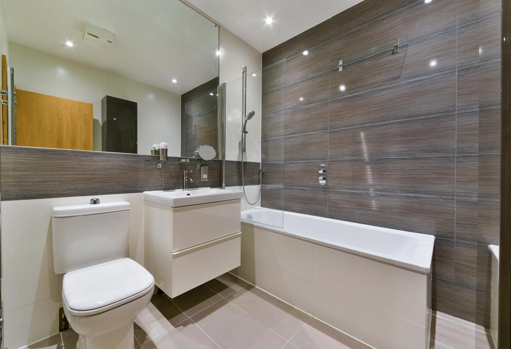 2 Bed Flat Family  Bathroom