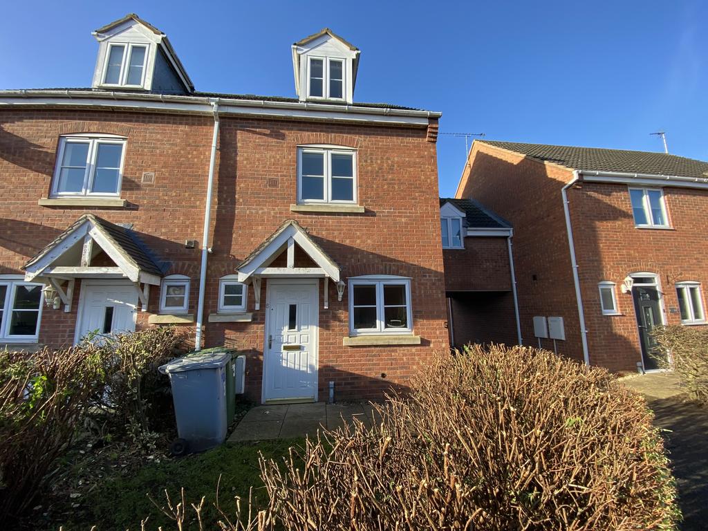 Claricoates Drive, Coddington, NG24 3 bed townhouse £850 pcm (£196 pw)