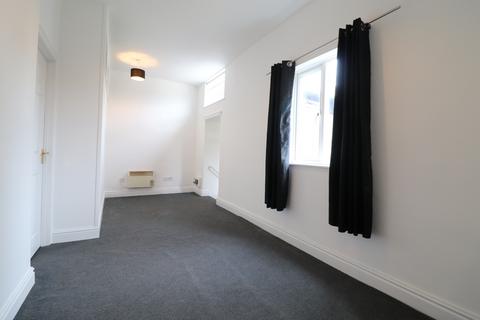 Studio to rent, 1b Silver Street