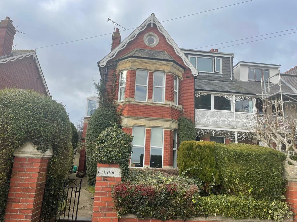 Friars Road, Barry 2 bed flat £775 pcm (£179 pw)