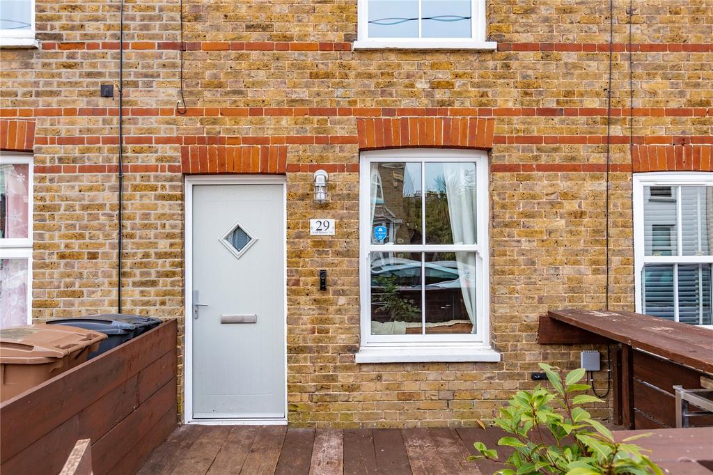 South Primrose Hill, Chelmsford... 2 bed terraced house £400,000